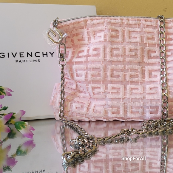 Givenchy - Picture 2 of 16